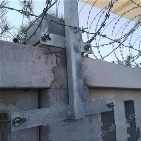 刺丝滚笼厂家 土字柱价格 加密柱 铁路护栏网支架西润制造