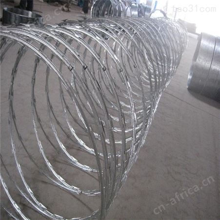 宝鸡蛇型刀片刺绳 圈地养殖篱笆刺绳_铁丝刺绳护栏网_刀片刺网实体厂家