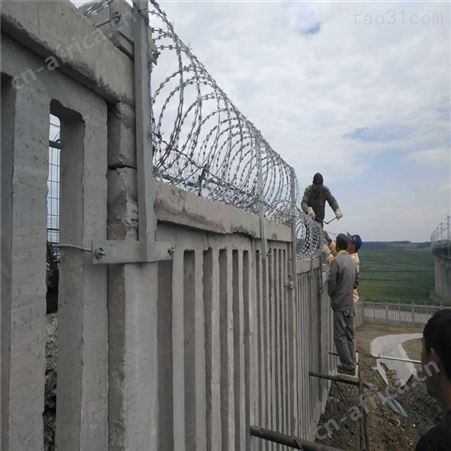 庆阳现货销售墙头 高铁 护栏 用刀片刺绳支架 定做安装