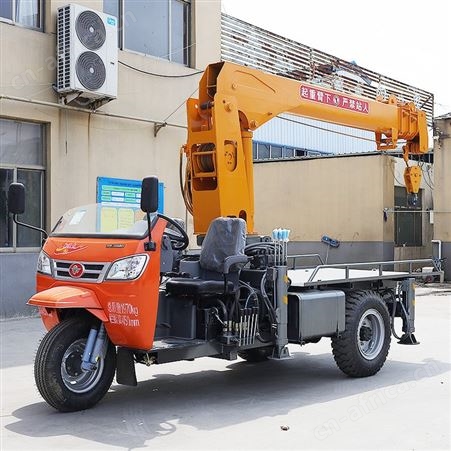 3吨三轮吊车 36度旋转起重机 建筑工地 绿化施工随车吊