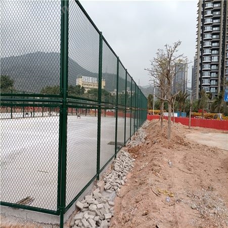 运动场围网厂家 球场围网围栏 耐腾品牌 拼装围网内嵌式