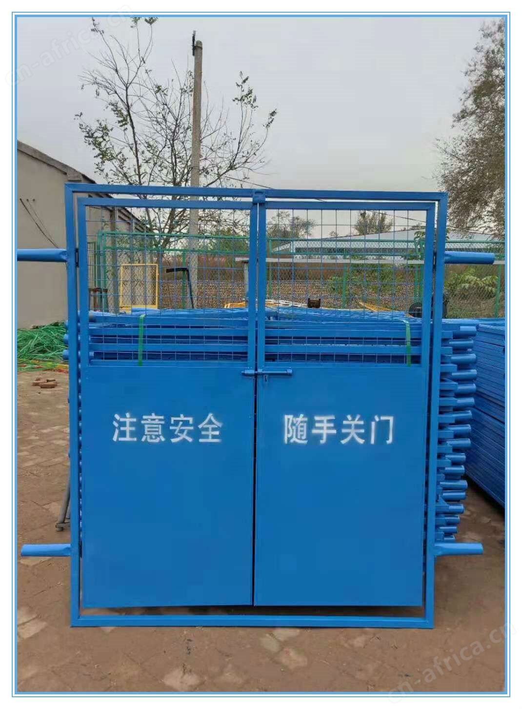 电梯防护门图片2