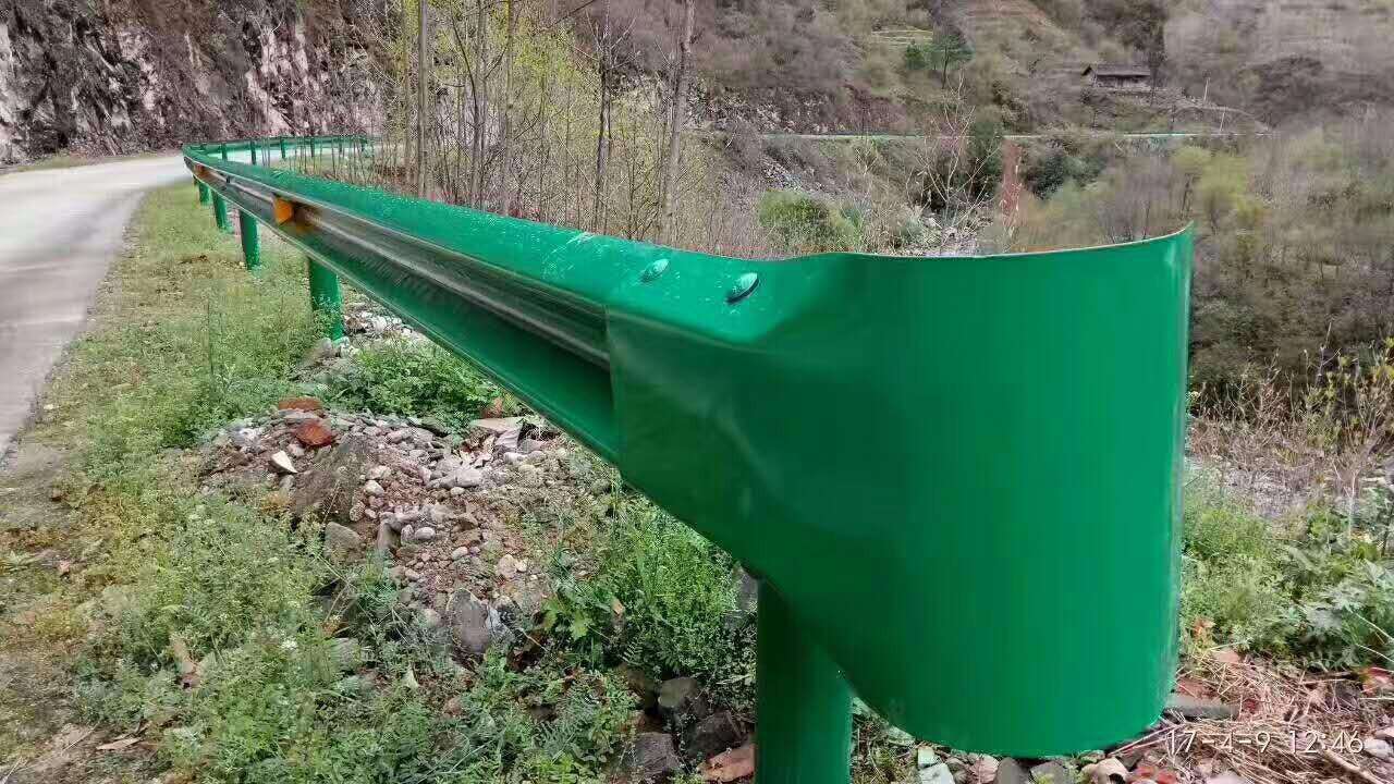定制波形护栏